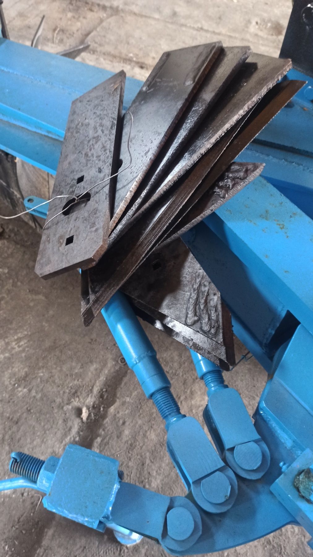 Запасні частини до ПОН-3 .Продам долота, леміші, польові дошки, відвал