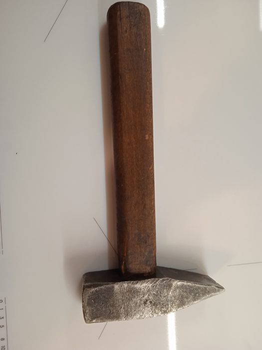 Młotek ślusarski 1kg