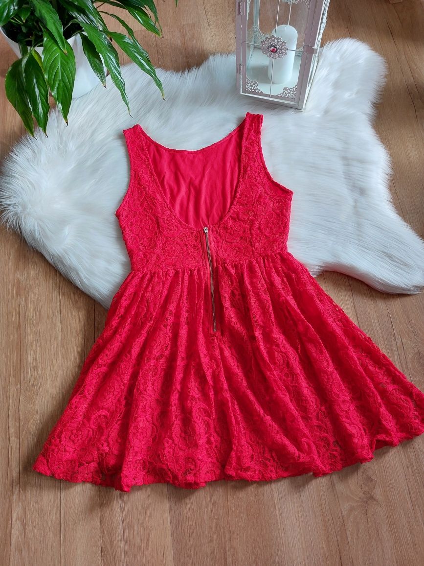 Czerwona koronkowa sukienka Bik Bok rozmiar M na wesele