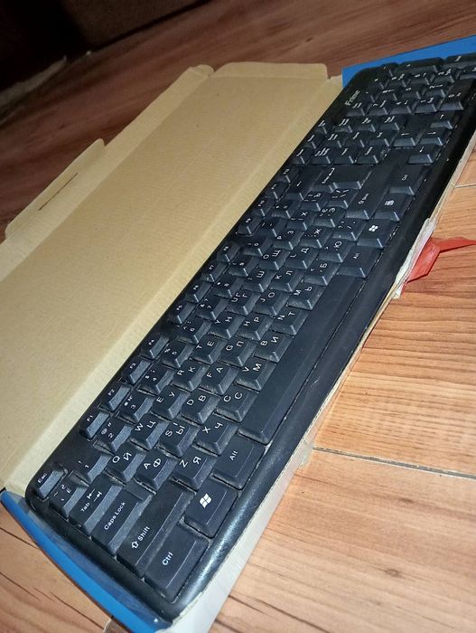 Продам клавиатуру