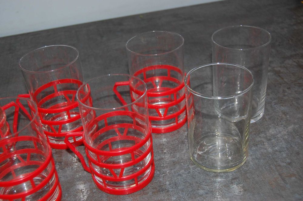 Szklanki z PRL z koszyczkami