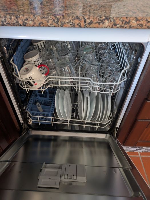 Máquina lavar loiça Indesit