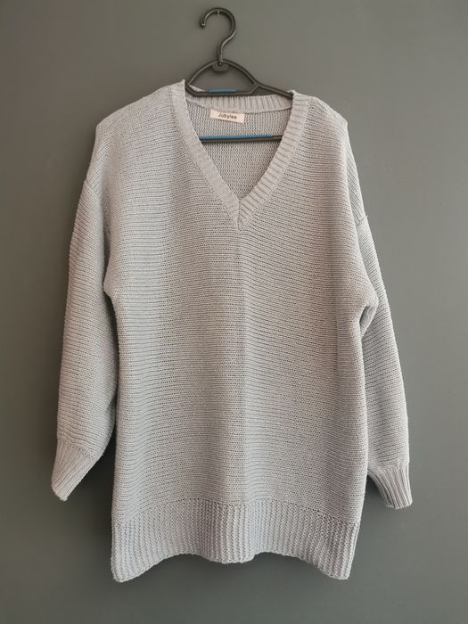 Sweter w serek M
