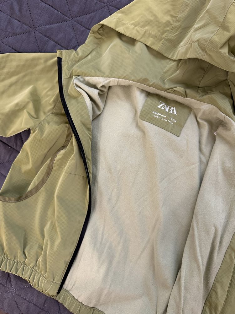 Осіння куртка zara