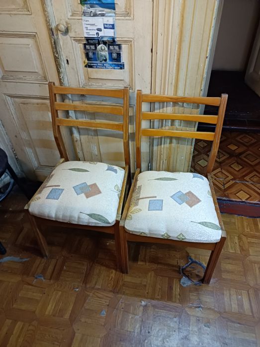 Продам стулья.Деревянные.