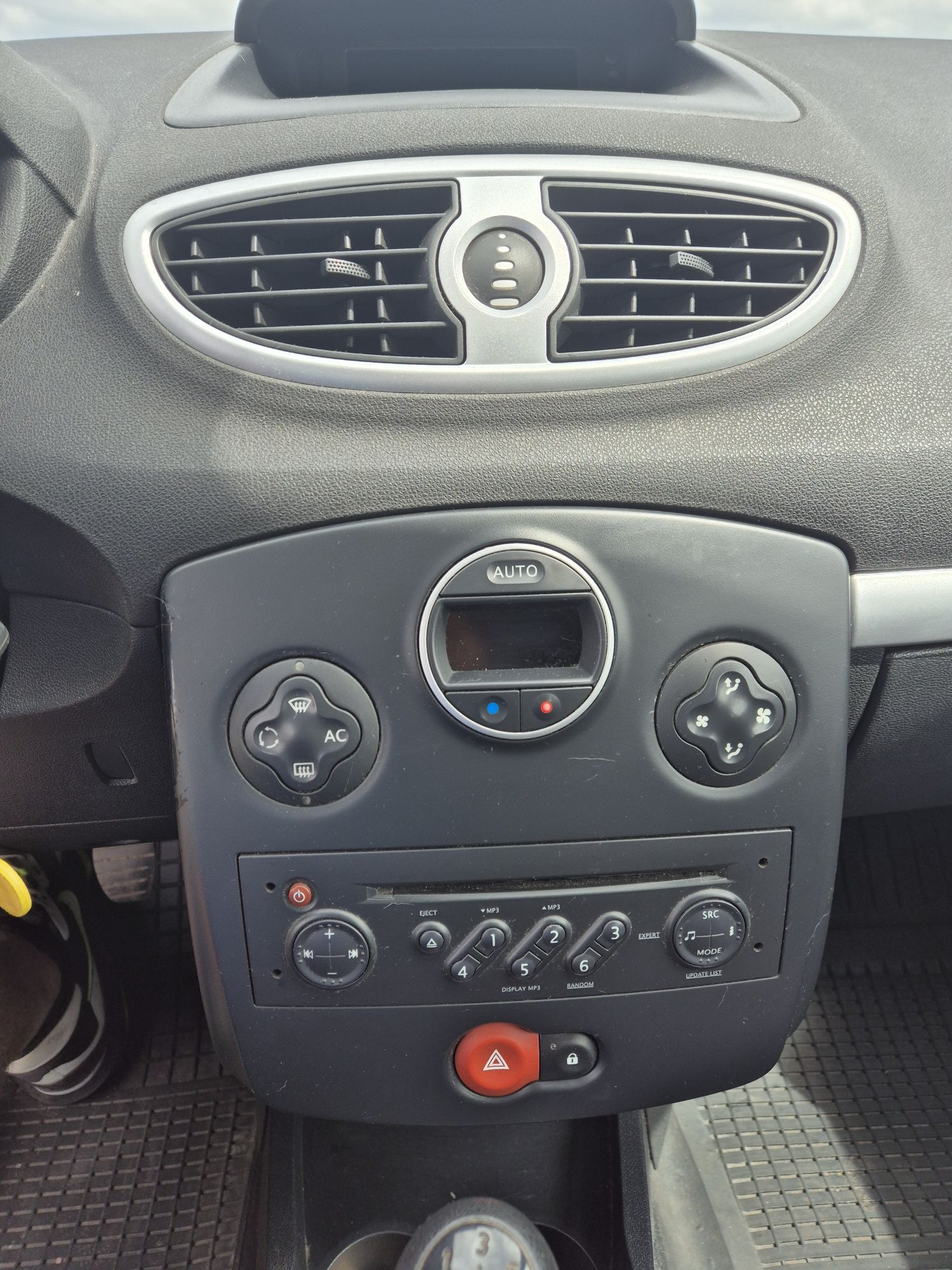 Renault Clio 3 - 1.6 - klima - 146km przebiegu - 5 drzwi