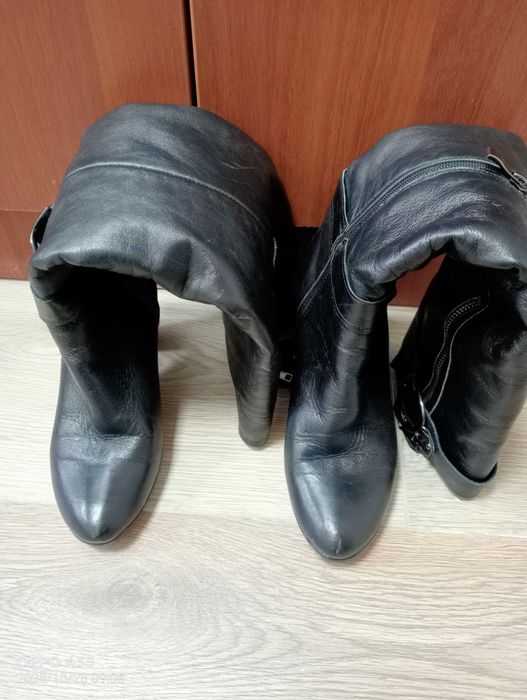 Чоботи жіночі 2 пари