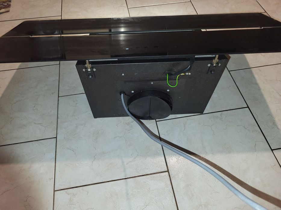 Okap ścienny WISE BL/A/90 czarne szkło