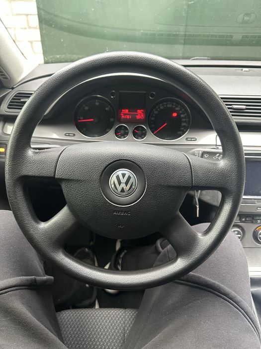 Руль   Кермо з подушкою для   VW Passat B6 стан відмінний
