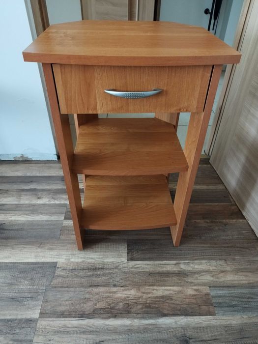 Stolik z szufladą