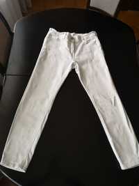 Białe spodnie jeansowe tu s/m