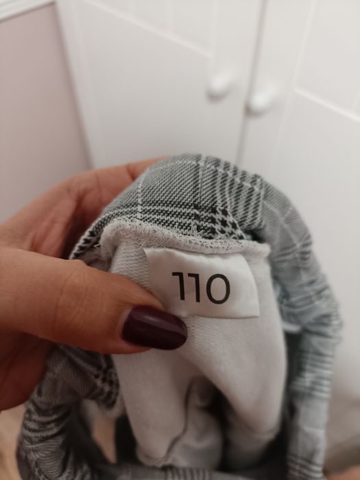 Szara spódniczka dresowa w kratę r. 110 (4-5 lat) falbany