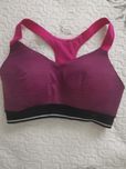 Stanik sportowy z Decathlon