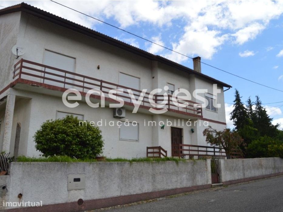 Moradia T8 (Bi-Familiar) em Montalvo