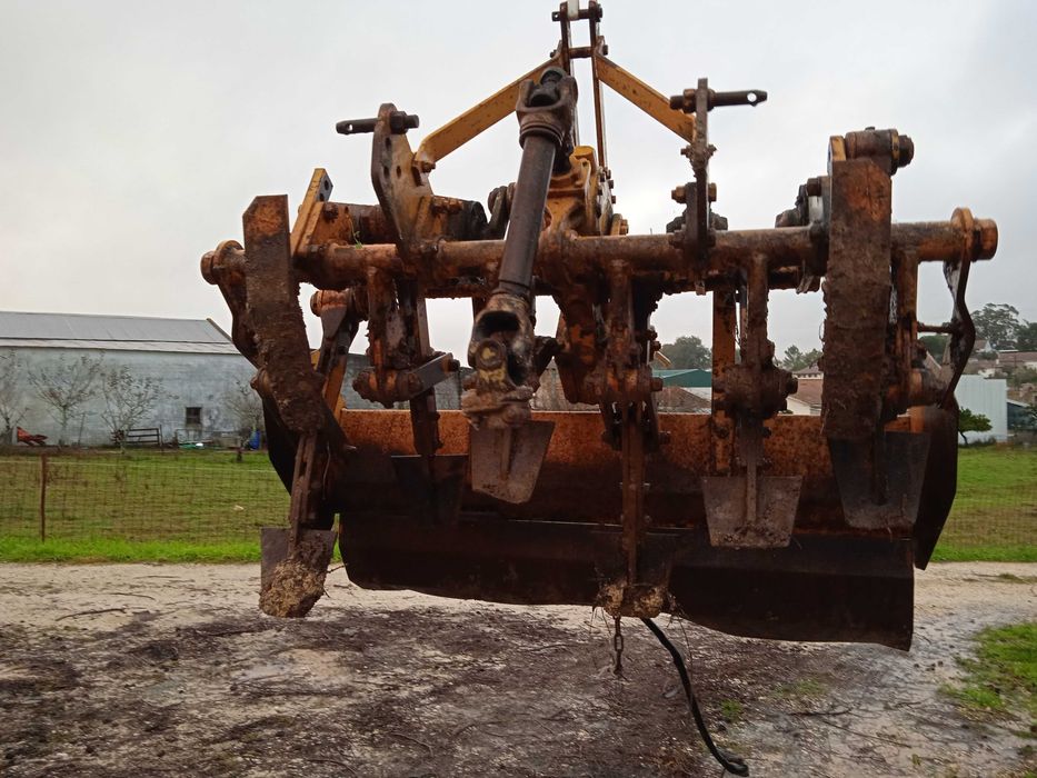 Cavadeira para trator de 1 metro e 40