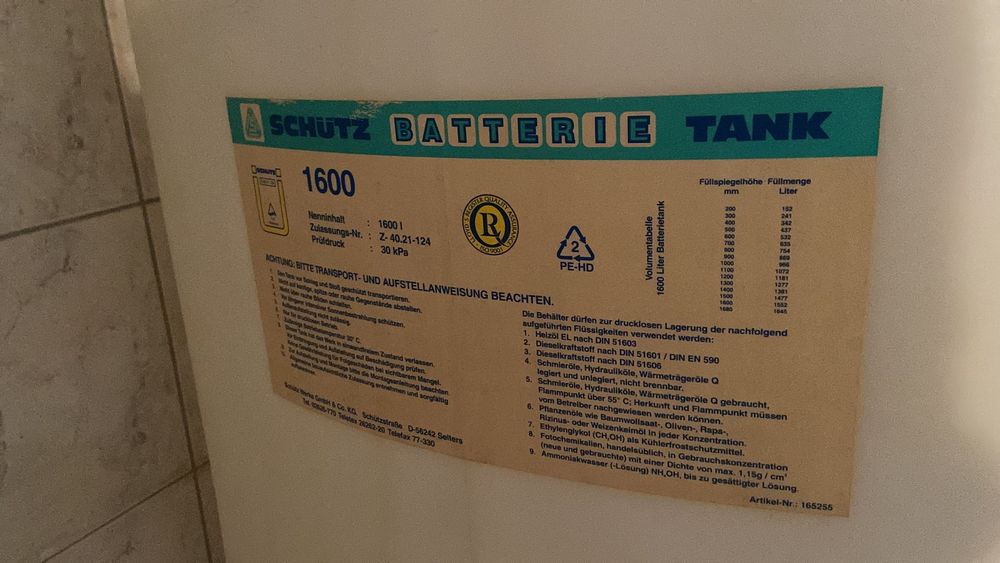 Sprzedam 2 tanki na olej opalowy , bezyne badz wode