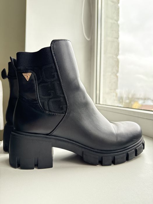 Чоботи осінні guess