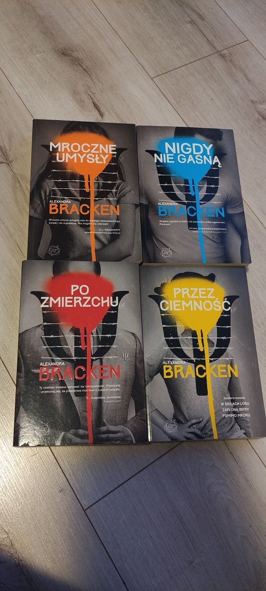Mroczne Umysły/Nigdy nie gasną/Po zmierzchu+dodatek- Alexandra Bracken