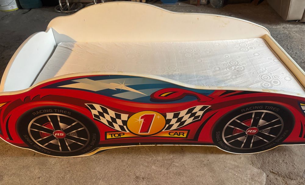 Oddam za darmo  Łóżko dziecięce z materacem dla chłopca Auto