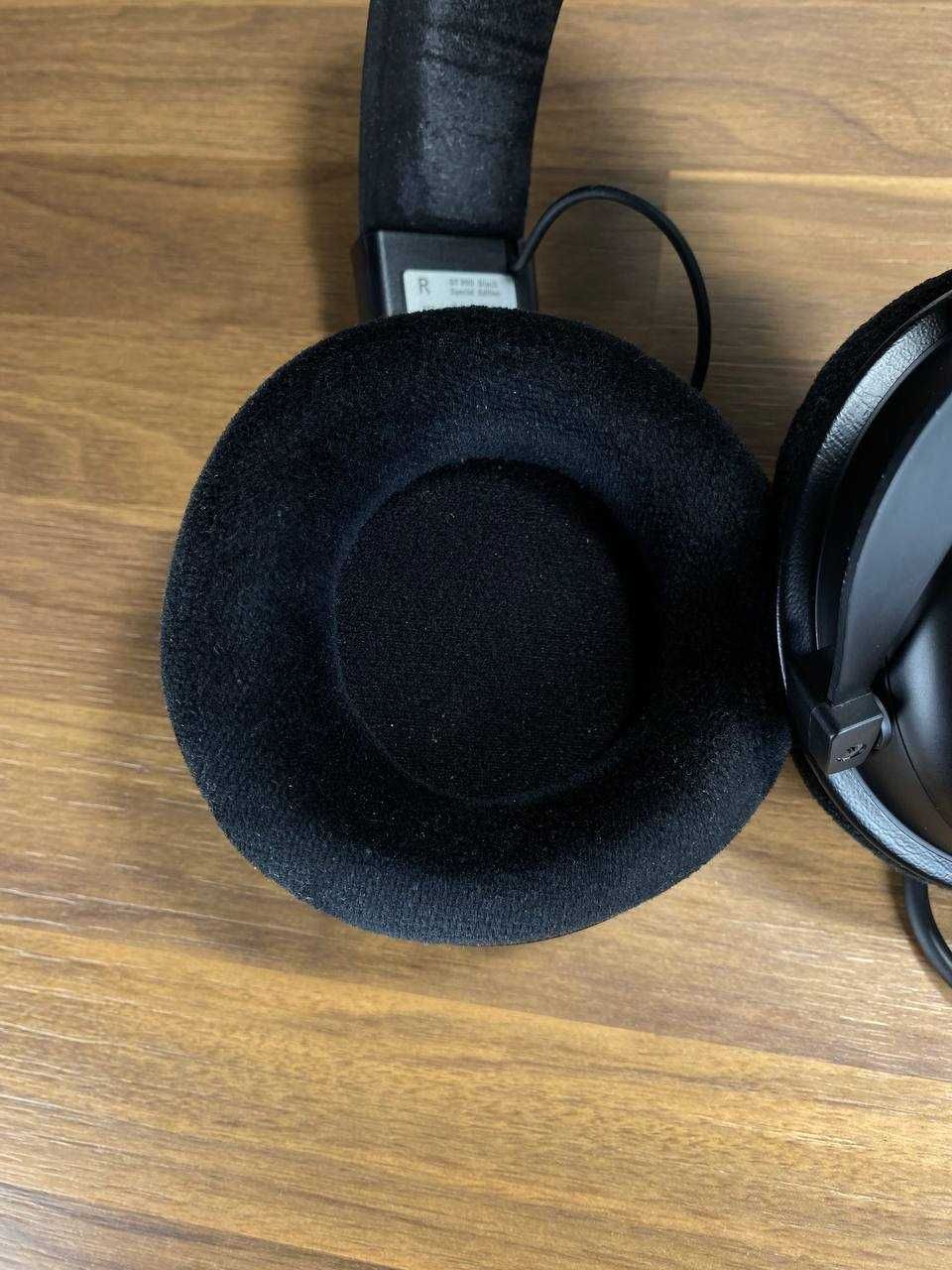 Beyerdynamic DT990 250 ohm Black Special Edition