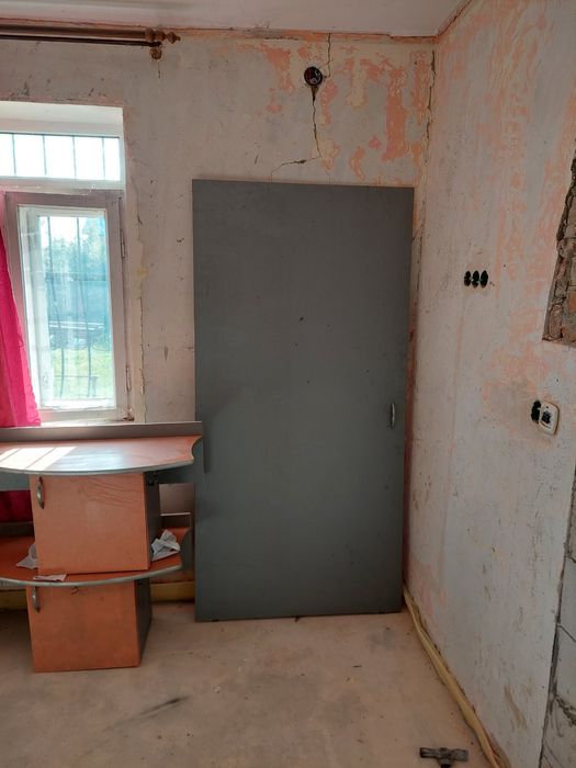 Стінка яка стояла в перукарні