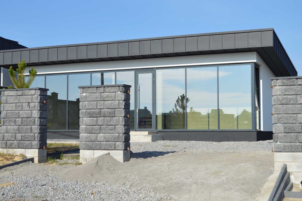 Будинок з фальцевим дахом та панорамним заскленням 75м² та 4 сот Тинне