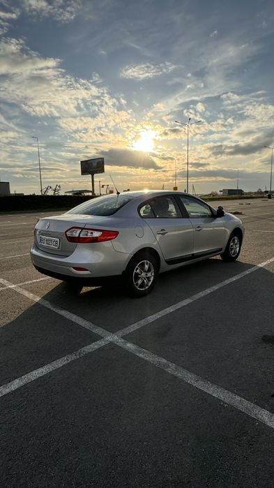 Навчальне авто Renaul Fluence