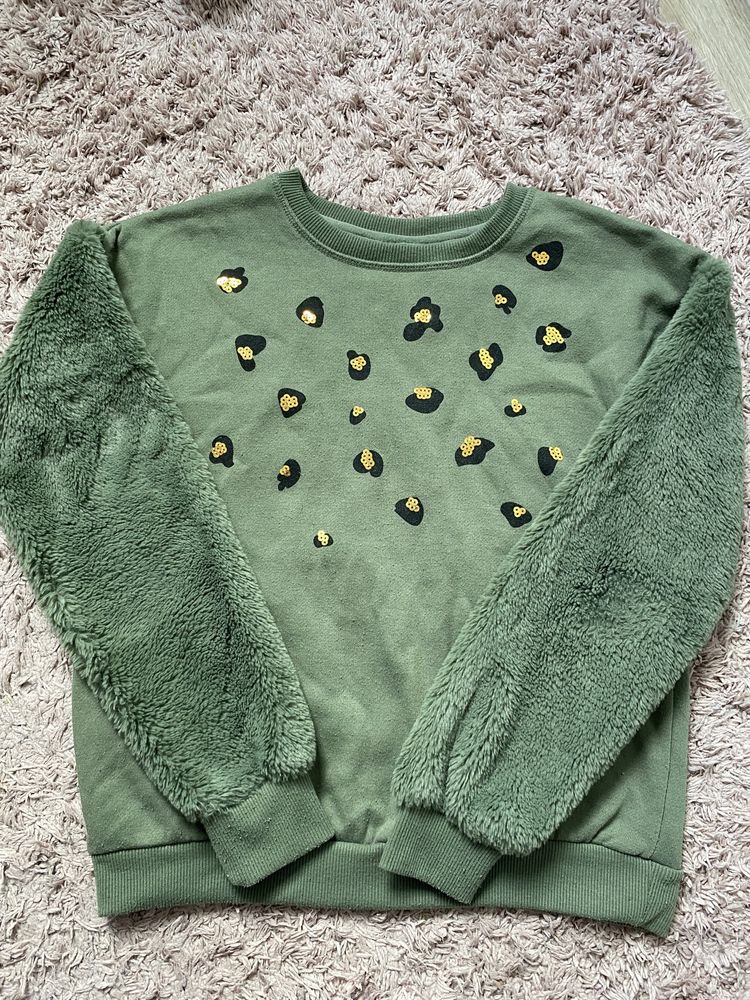 Sweterek w rozmiarze 146-152