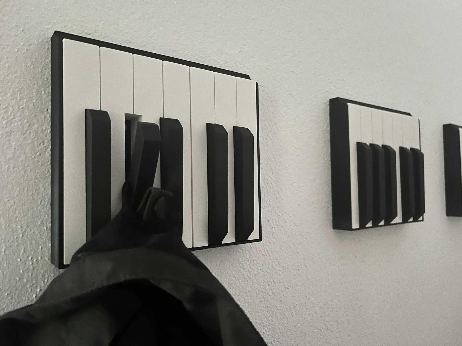 Вешалка настенная Piano
