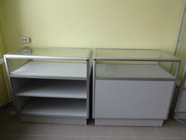 Witryna/regał sklepowy aluminiowy przeszklany