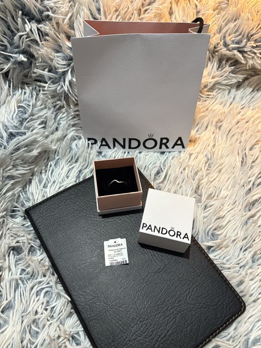 Каблучка срібна Pandora