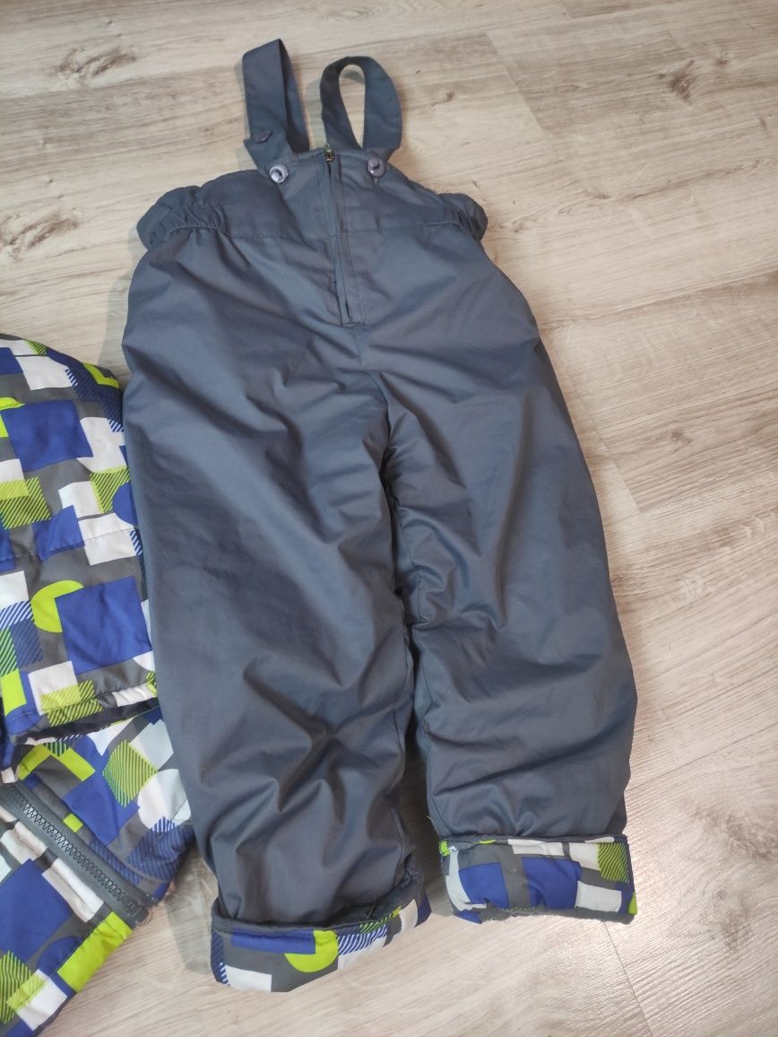 Zimowy kombinezon dwuczęściowy dla chłopca rozmiar 104/110