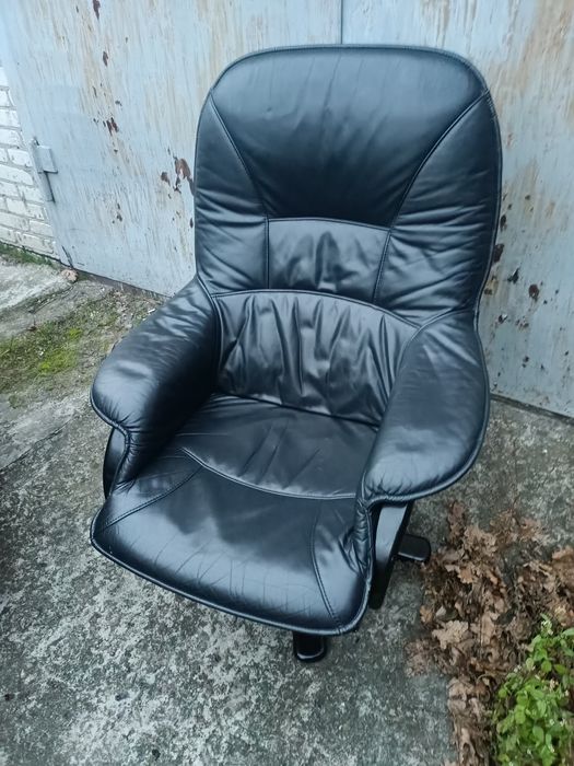 Продам шкіряне крісло офісне