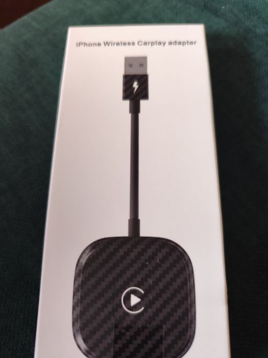 Bezprzewodowy adapter CarPlay do iPhone’a.
