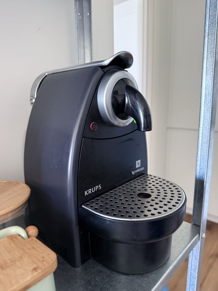 Máquina de café Krups Nespresso preta