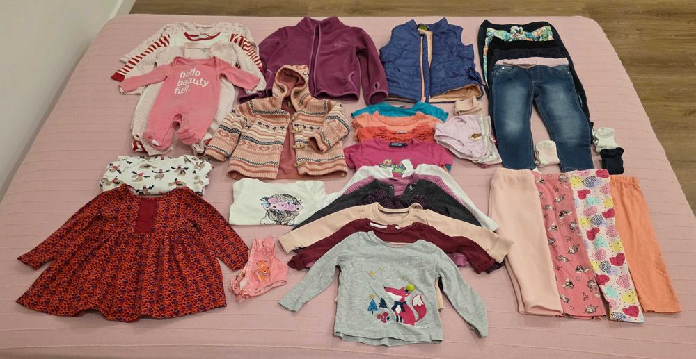 Vendemos várias peças de roupa de criança da nossa Netinha