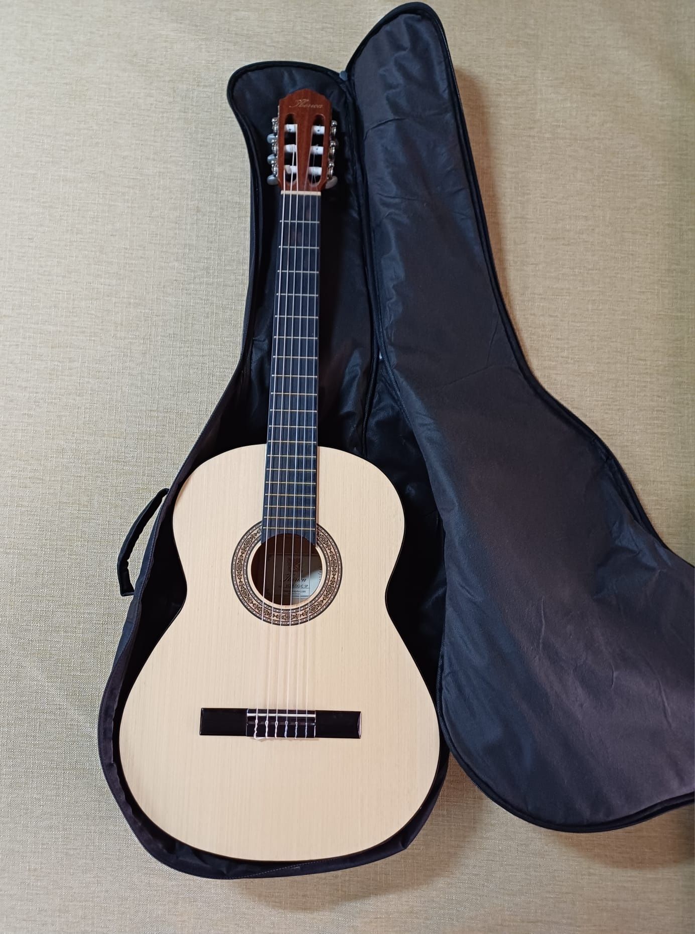 Guitarra clássica Ibérica + capa de transporte
