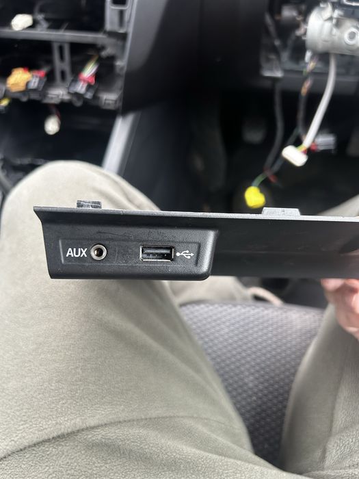 Розйом AUX/USB Шкода А7