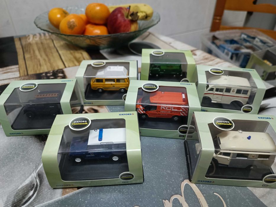 28 miniaturas Oxford Commercials, Railway e Lotus 1/76
