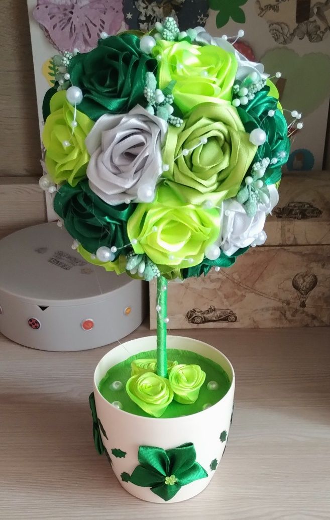 Zielone drzewko z różyczek w doniczce stroik na Dzień Matki - handmade