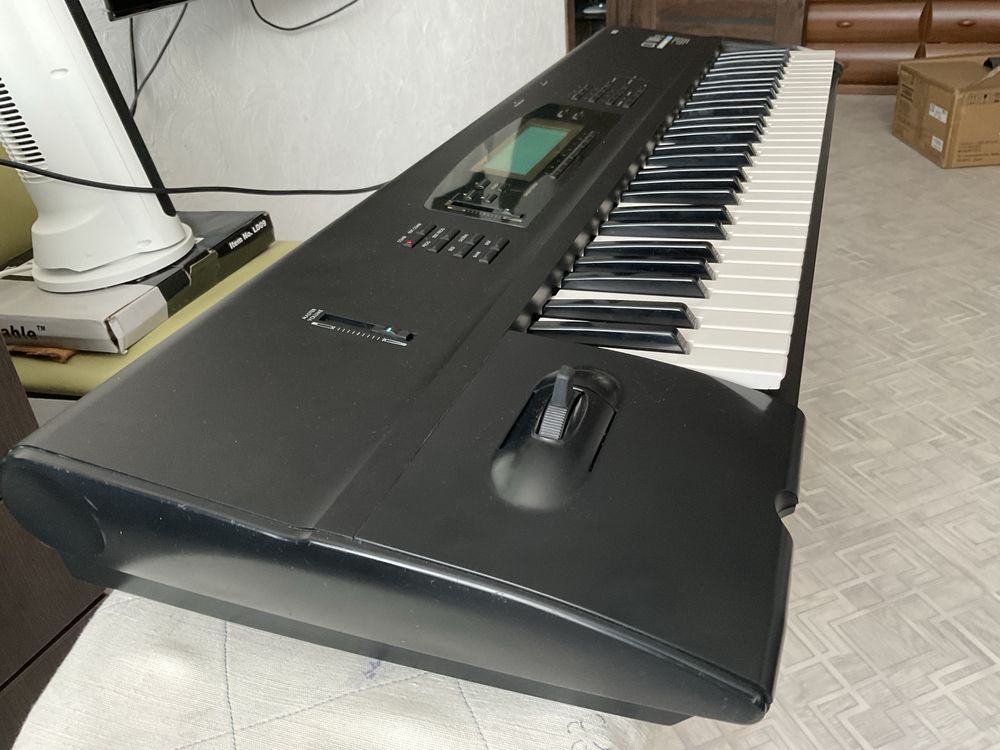 Продам синтезатор Korg 01/w fd