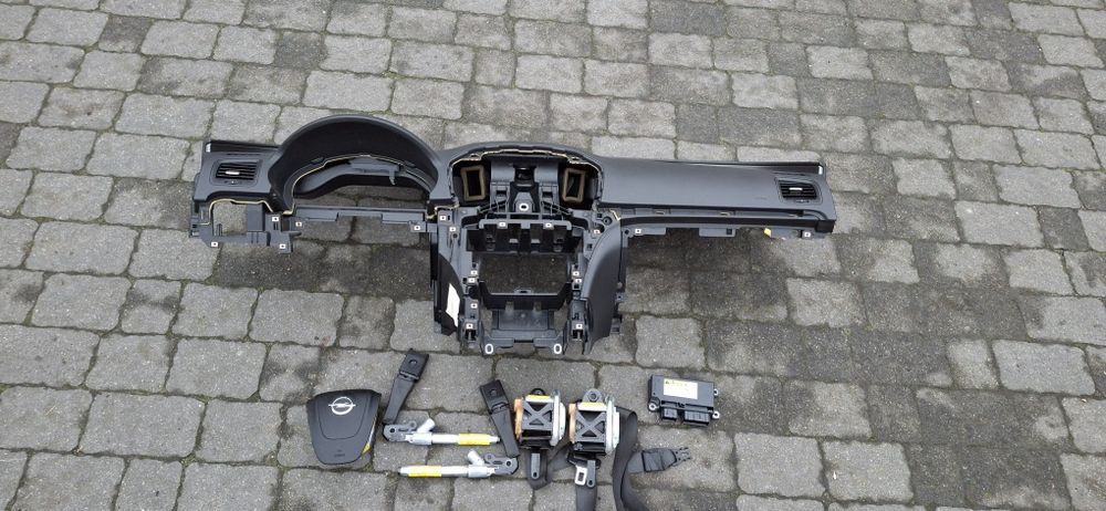 Kokpit konsola opel Insignia a europa