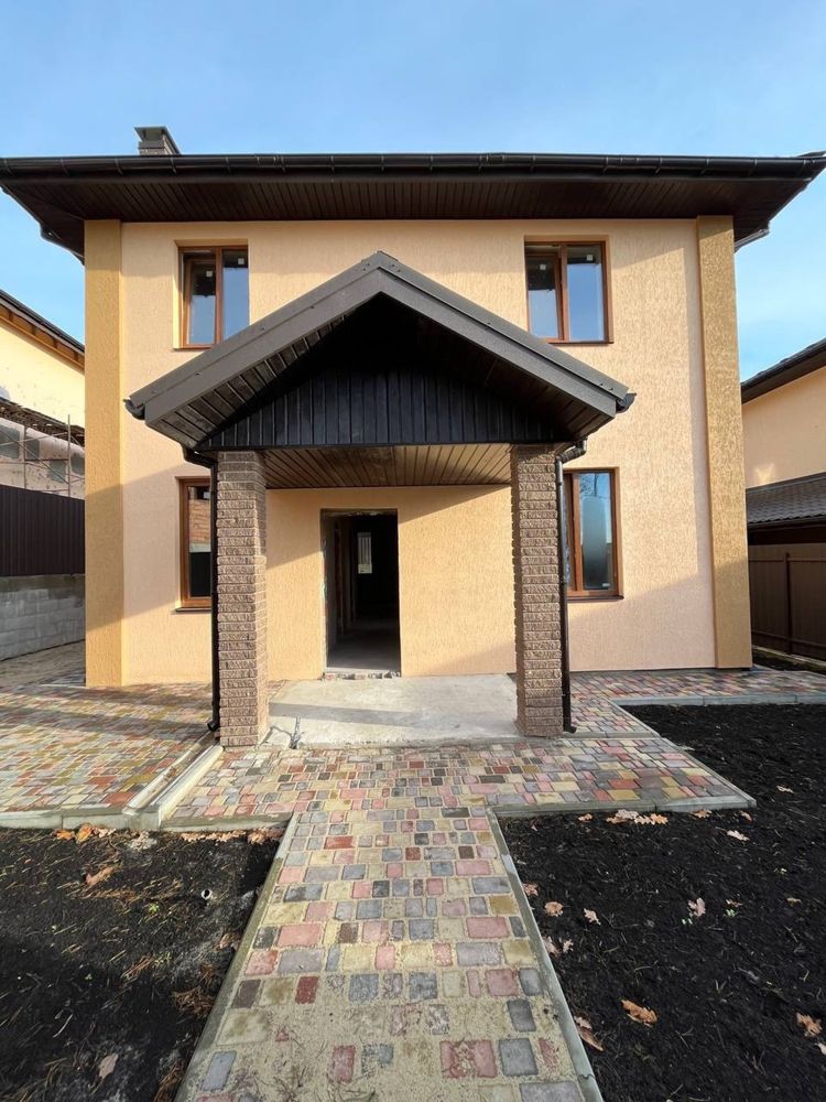 Продається шикарний будинок зі зручним плануванням у місті Ірпінь