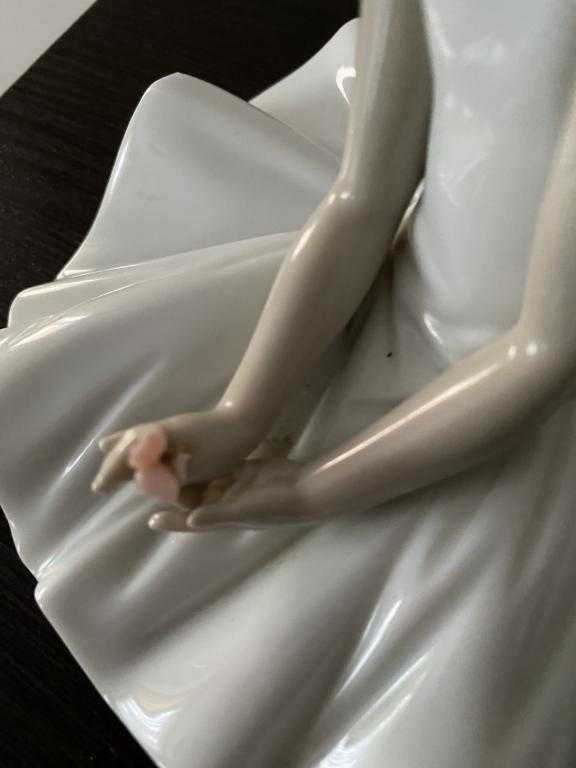 Фарфоровая статуэтка Nao ( Lladro) Испания «Мечтая о балете ».
