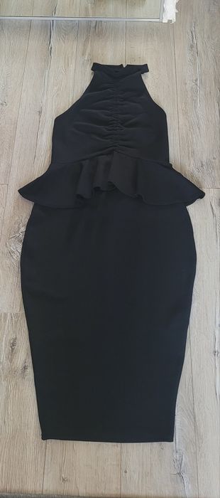 Czarna dopasowana ołówkowa sukienka z baskinką roz.L