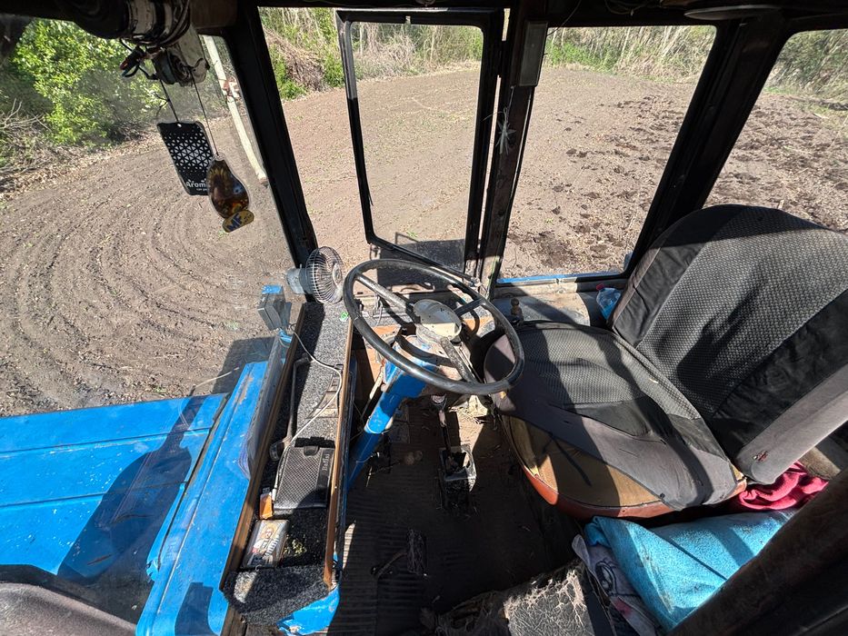 Трактор т 25 на ходу з плугом, + торг