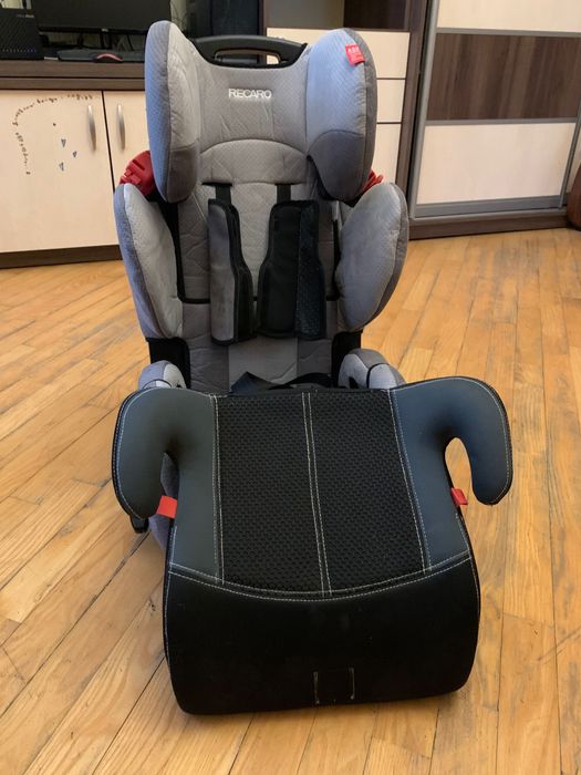 Дитяче автомобільне крісло