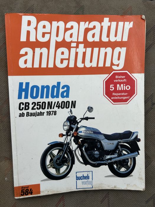 Honda CB400 N ano 1983 em bom estado.