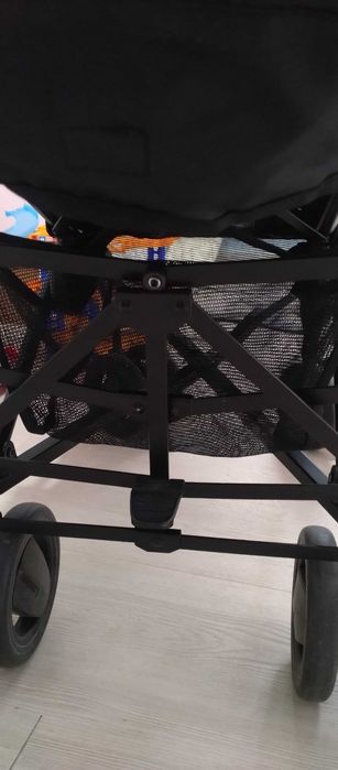 Carro de passeio Chicco novo com caixa