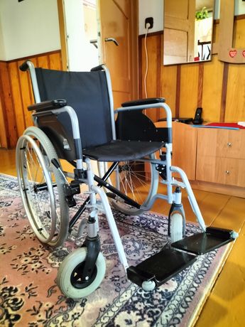 Wózek inwalidzki.